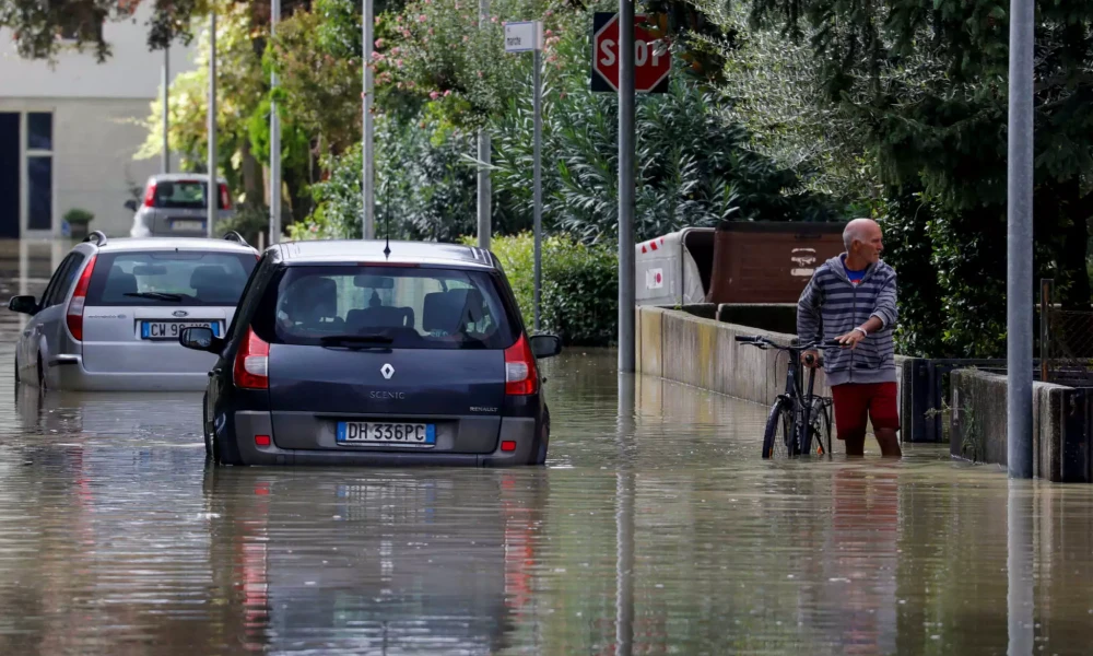 Πλημμύρισε η Μπολόνια της Ιταλίας-Ένας νεκρός και τεράστιες ζημιές στην Εμίλια Ρομάνια (Βίντεο)